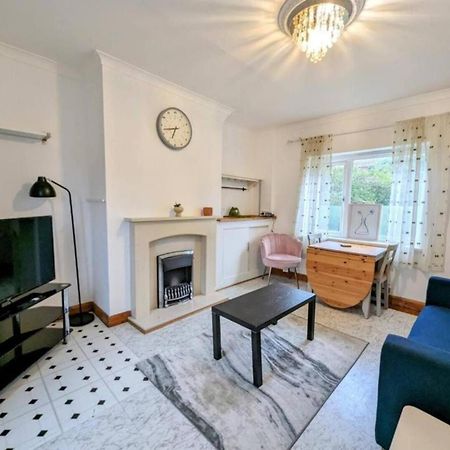 2 Bedroom Home With Driveway Close To Quayside Гейтсхед Екстериор снимка