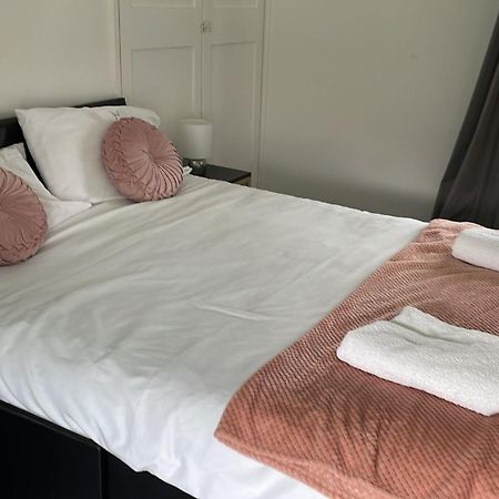 2 Bedroom Home With Driveway Close To Quayside Гейтсхед Екстериор снимка