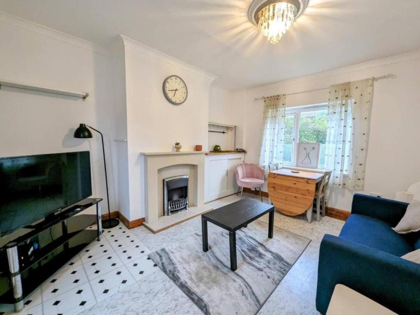 2 Bedroom Home With Driveway Close To Quayside Гейтсхед Екстериор снимка